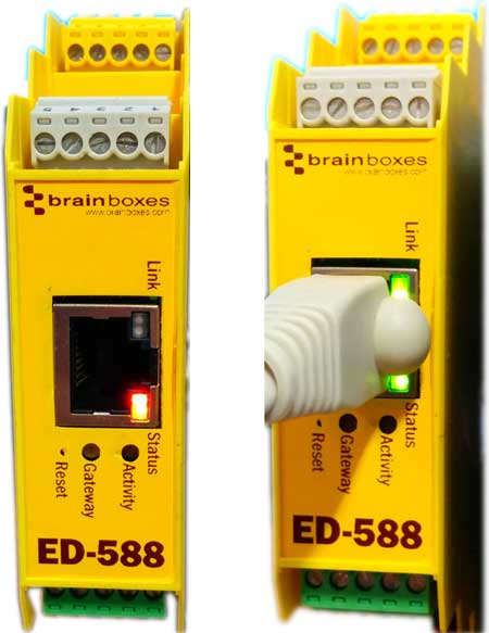 Left: status light red/yellow flashing no connection, right: status green, link flashing green, good connection